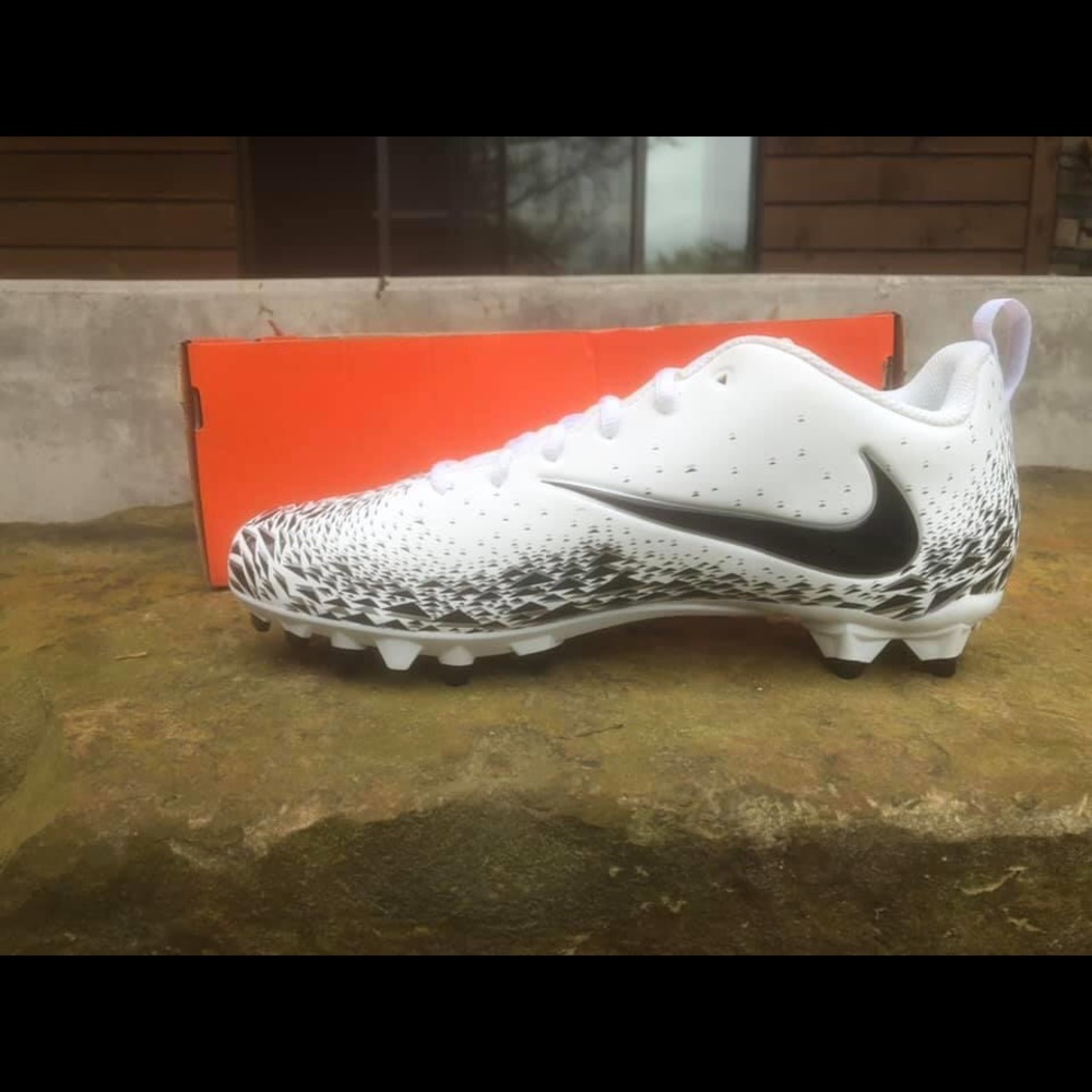 Cleats - Picture 7 of 7
